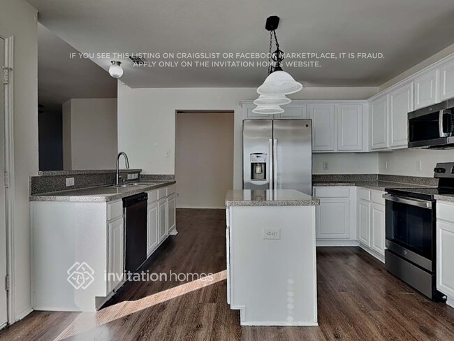 Building Photo - 905 Hidden Oaks Dr