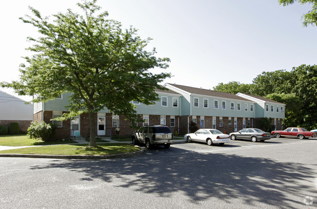 Building Photo - Pleasant Manor Apartments