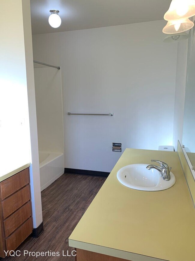 Building Photo - 1504 NE 115th St