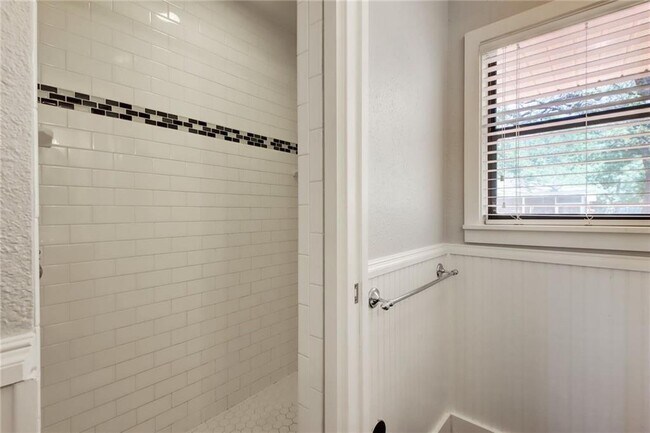 Building Photo - 1408 Ruth Ave