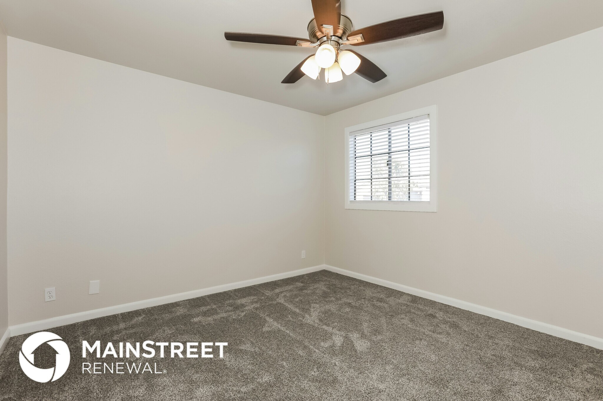 Building Photo - 921 S Val Vista Dr