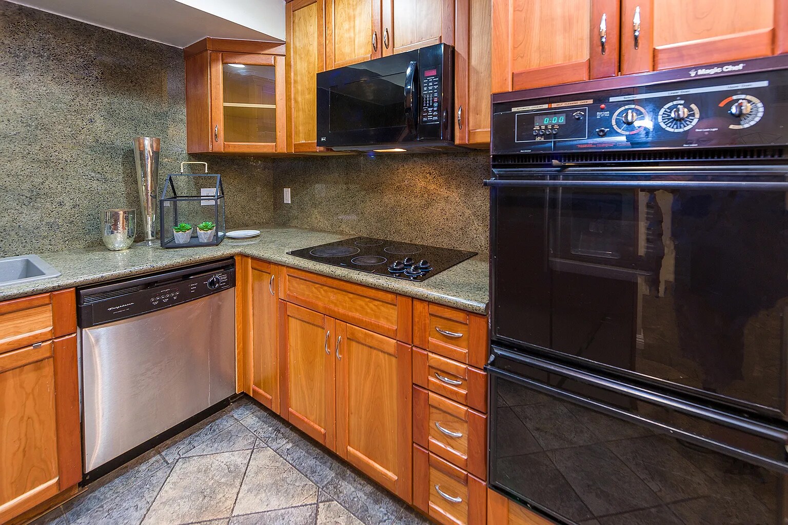 Building Photo - 4610 Densmore Ave