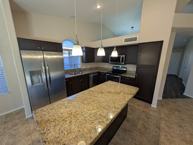Building Photo - 3 Bedroom Plus an Office Home in the Candlewood Community Near S Cooper Rd and W Warner Rd!