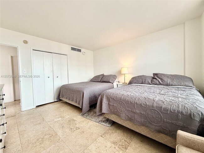 Building Photo - 5161 Collins Ave