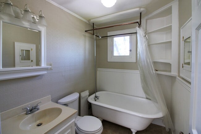 Building Photo - 2161 Winter St SE