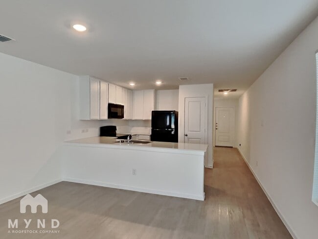 Building Photo - 1262 Basswood Dr