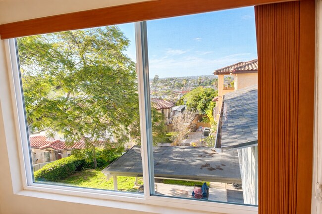 Building Photo - HILLCREST TRIPLEX