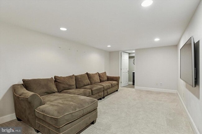 Building Photo - 317 Weymouth Rd