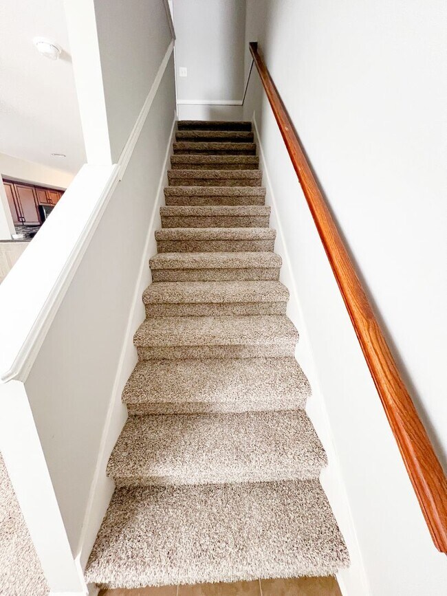 Building Photo - 2 Bedroom 1.5 Bath Townhome