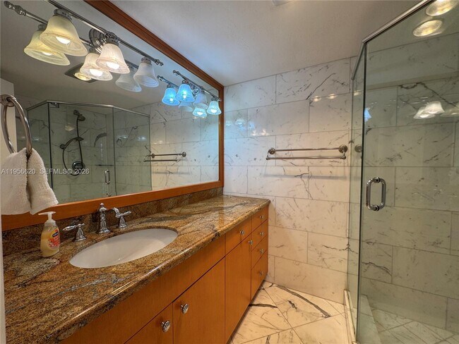 Building Photo - 4800 Bayview Dr