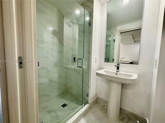 Building Photo - 801 S Miami Ave