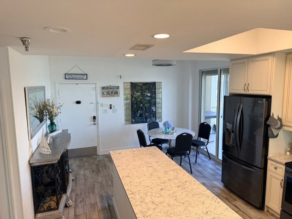 Dirning area - 104 Surfview Dr