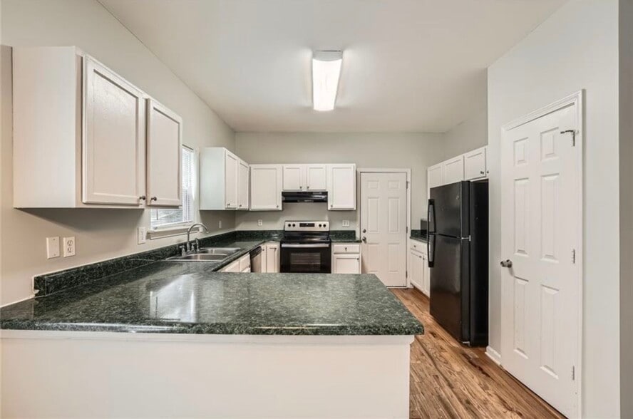 Building Photo - 558 Elbridge Dr NW