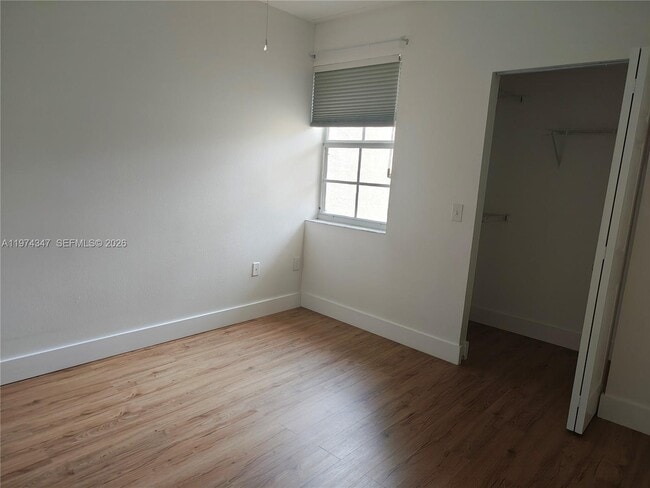 Building Photo - 2409 Centergate Dr