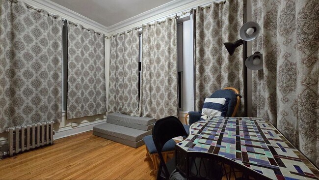 Building Photo - Stylish 2BR/1BA – 800 Sq Ft | All Utilitie...