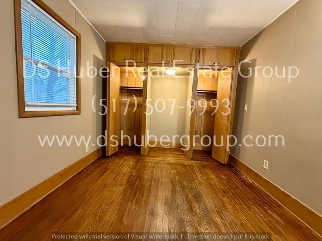 Building Photo - 420 W Maple St