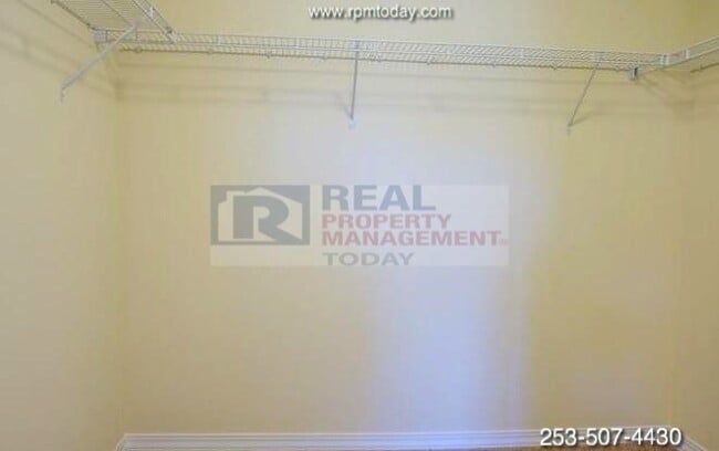 Building Photo - Gorgeous 4 Bedroom! Upgrades Galore!
