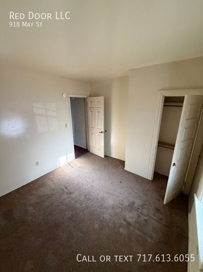 Building Photo - 918 May St