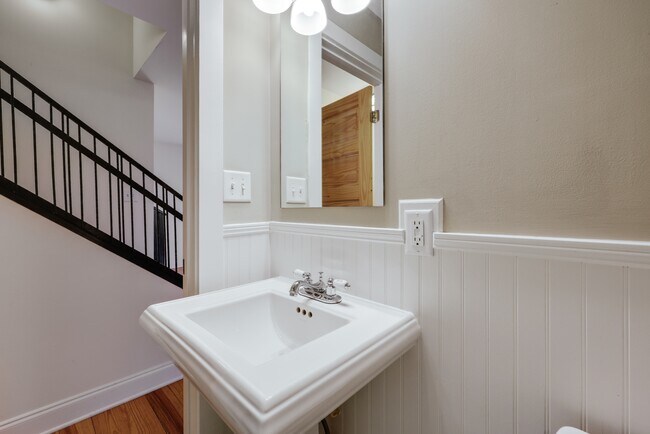 Building Photo - 145 Hendrix Ave