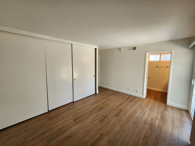 Building Photo - 10930 Red Rock Dr