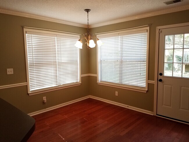 Building Photo - Great One Story With Bonus Room Over Garage