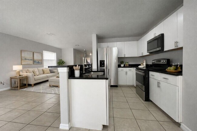 Building Photo - 572 Cresting Oak Cir