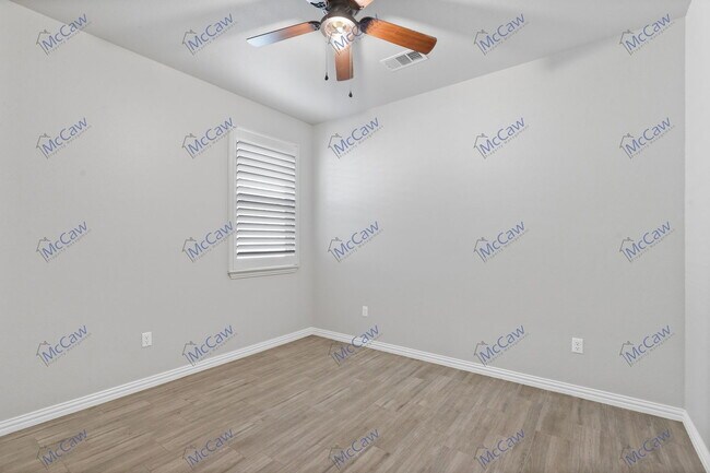 Building Photo - 2524 Creek Dr