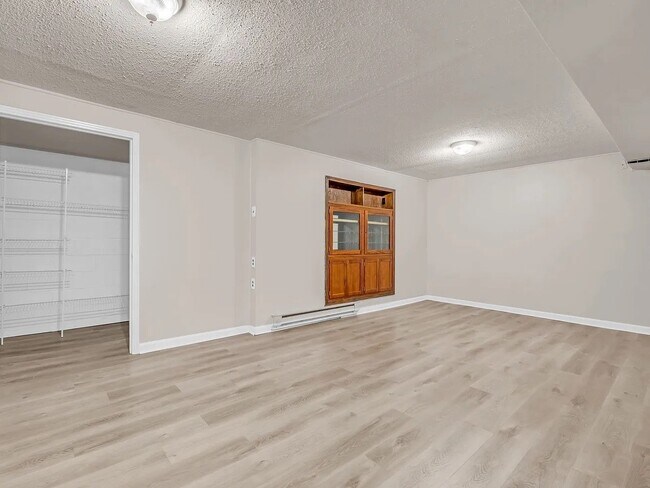 Building Photo - 101 Meadow Ln