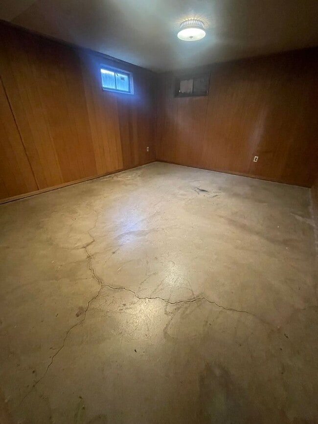 Building Photo - Available now 2 bed 1 bath Audobon / Shadl...