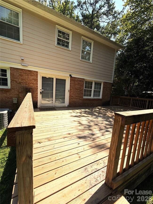 Building Photo - 5016 Vescova Ct