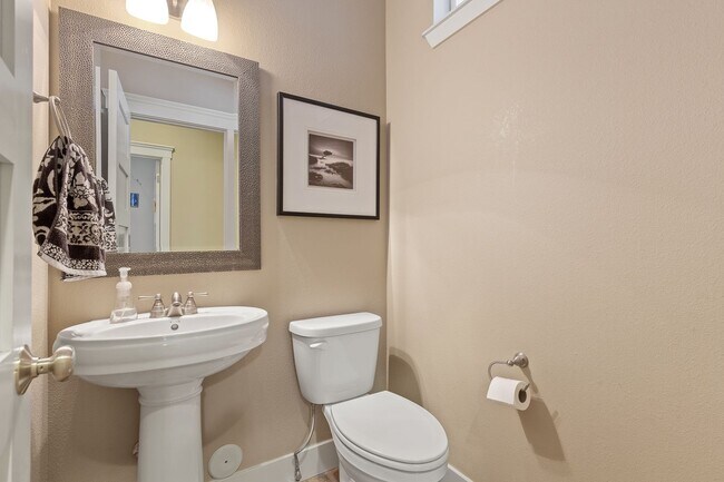 Building Photo - Beautiful, Executive  Home on Cul de Sac i...