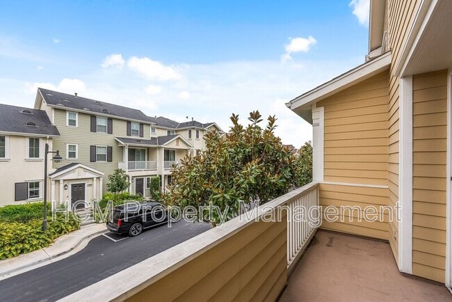 Building Photo - 315 Silk Tree