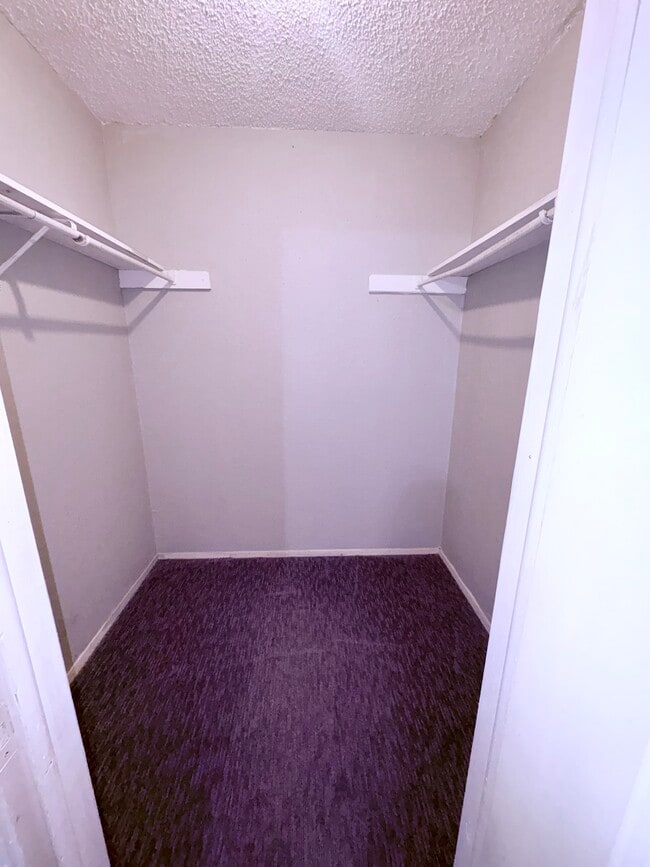 Building Photo - 1920 Lagonda Ave