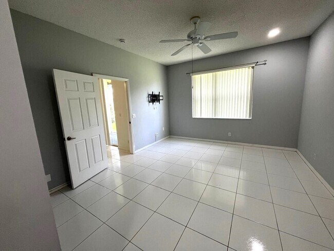 Building Photo - 3166 Via Poinciana