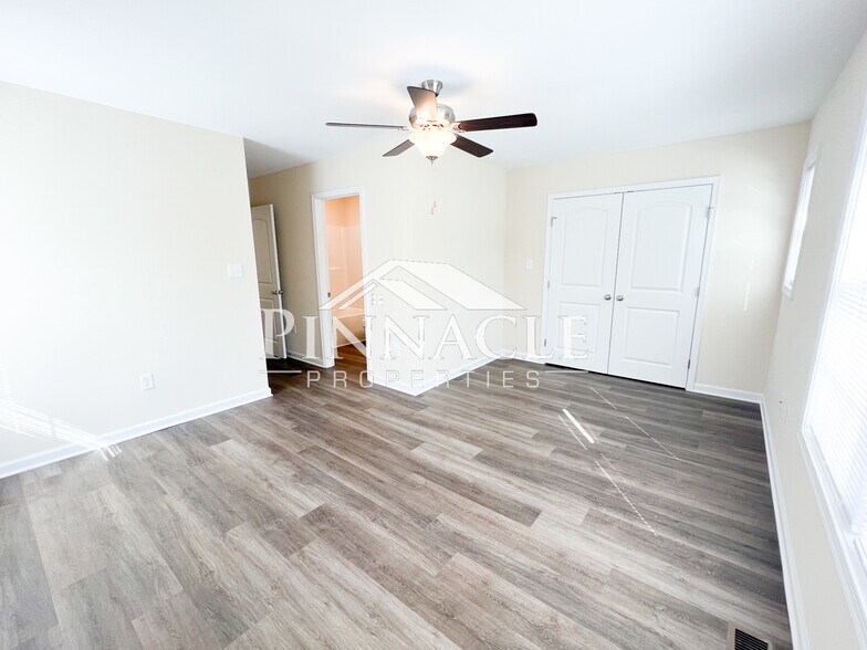 Building Photo - 2325 Tazewell Ave