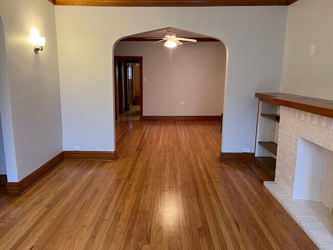Living room/dining room - 5353 W Newport Ave