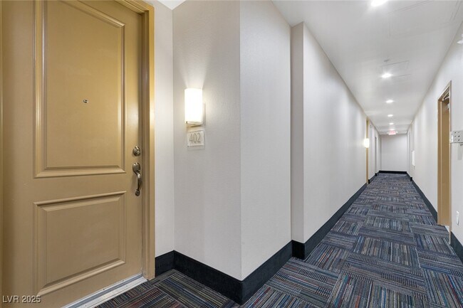 Building Photo - 19 E Agate Ave