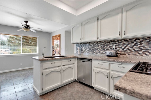 Building Photo - 26665 Lakeview Dr