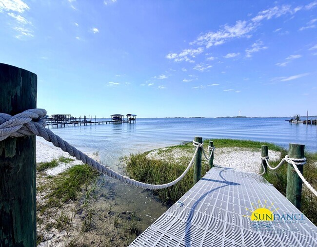 Building Photo - Stunning 5 Bedroom Home in Mary Esther with Beach Access, Pool and Solar Panels!