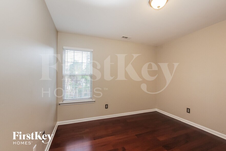 Building Photo - 6214 Forest Pond Dr