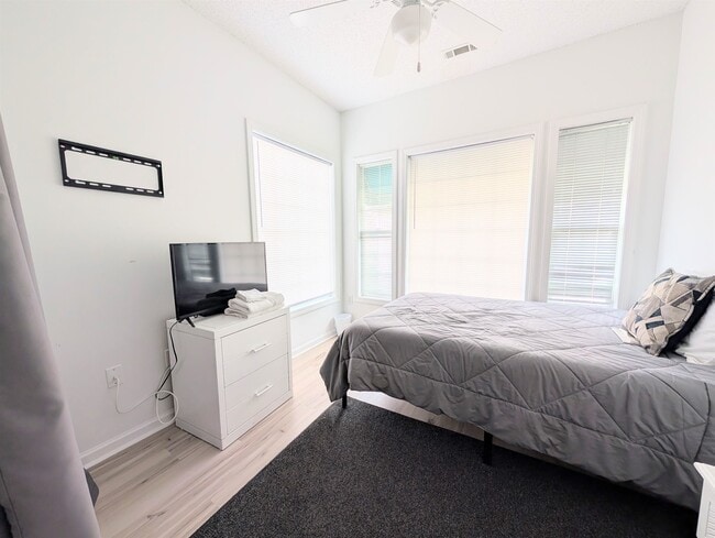 Building Photo - 9754 Leyland Dr