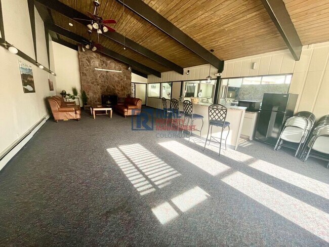 Building Photo - 392 W Rockrimmon Blvd