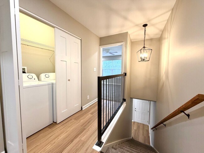 Building Photo - 511 Glenstone Springs Dr