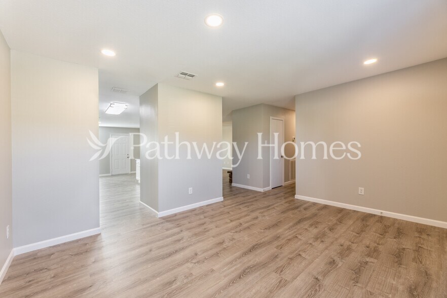 Building Photo - 1679 Chesterwood Dr