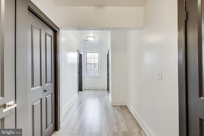 Building Photo - 3918 10th St NE
