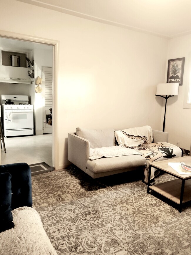 Building Photo - 1905 6th St