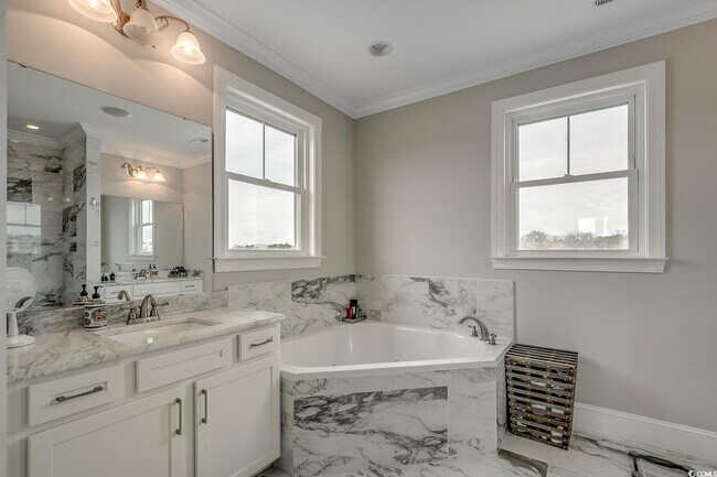 Building Photo - 455 Harbour View Dr