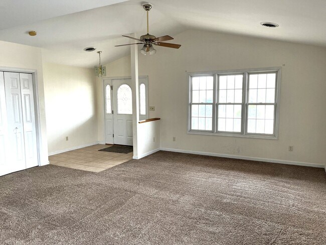 Building Photo - 152 Lantern Ln