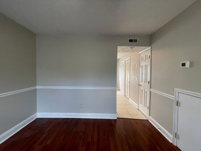Building Photo - 2bd/1.5ba Townhome super close to CMC, HGT...