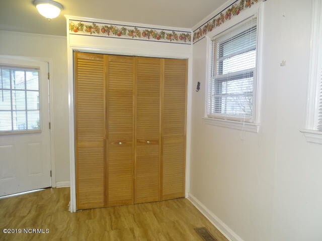 Building Photo - 406 Nelson Dr